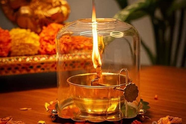 चैत्र नवरात्रि 2026: गलती से बुझ जाए अखंड ज्योति तो क्या करें?