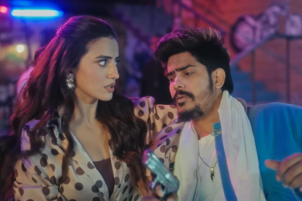 Akshara Singh Bhojpuri Song khojle chalau policeiya viral roshan rohi video