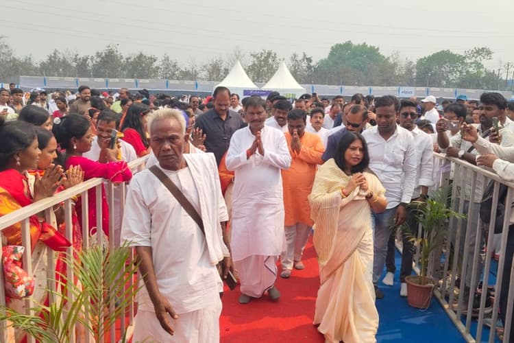 Saraikela: मनाया गया कृष्टि दीपा महोत्सव, कई राज्यों से जुटे एक लाख से अधिक श्रद्धालु