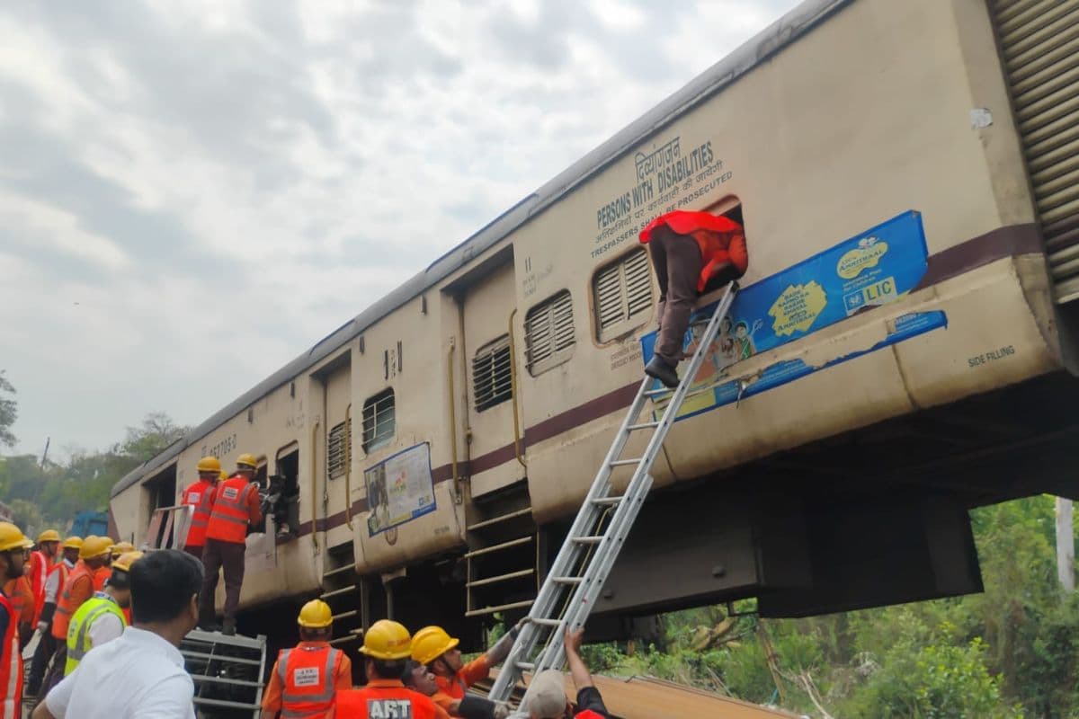 आसनसोल यार्ड में NDRF के साथ रेलवे की मॉक ड्रिल: ट्रेन हादसे का सीन बनाकर परखी गयी राहत और बचाव की तैयारी