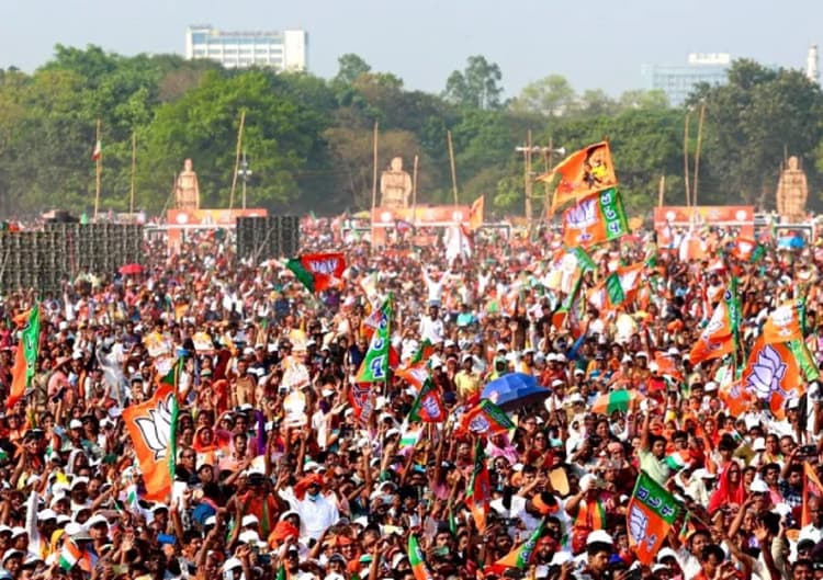 पीएम मोदी की कोलकाता रैली कितने आये लोग, अब भीड़ पर छिड़ी सियासी जंग