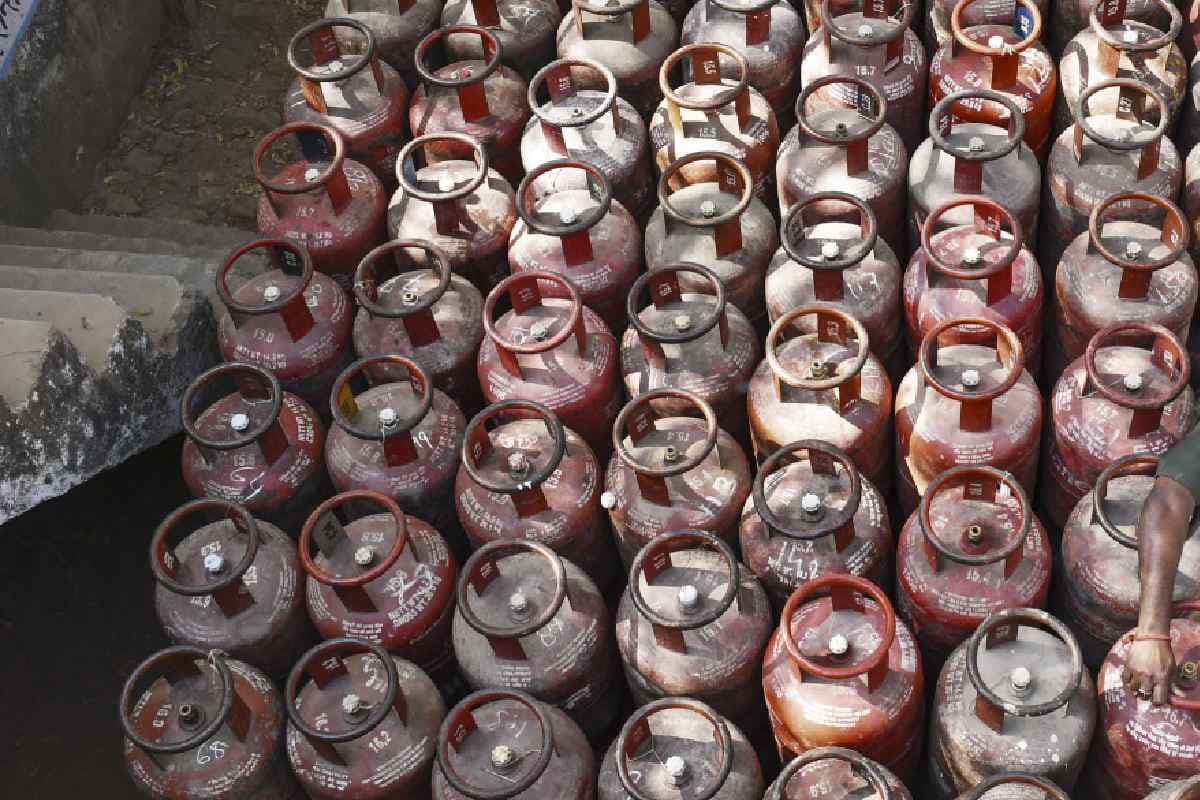 यूपी में LPG सिलेंडर की ब्लैक मार्केटिंग पर एक्शन, 1483 जगहों पर छापेमारी, 6 गिरफ्तार