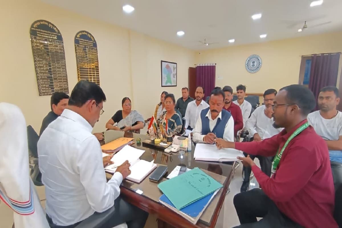 रांची में बुंडू की गैस एजेंसियों का एसडीएम का सख्त निर्देश, ग्राहकों को सिलेंडर देने में न हो कमी