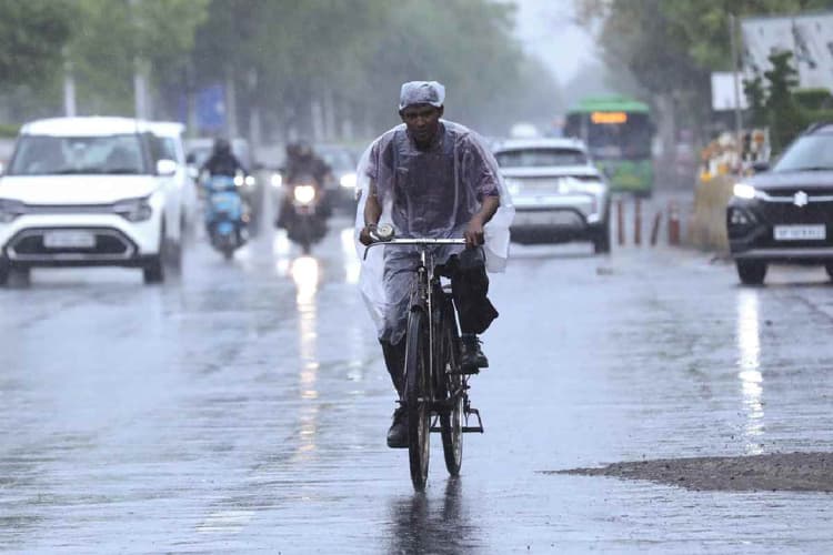 दिल्ली में बारिश का अलर्ट, जानें 31 मार्च तक का वेदर अपडेट