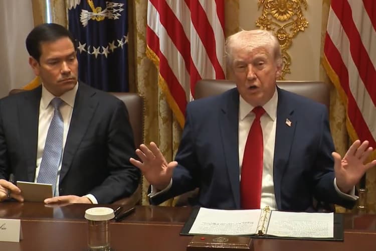 ट्रंप ने फिर किया दावा- ईरान समझौता करने के लिए गिड़गिड़ा रहा