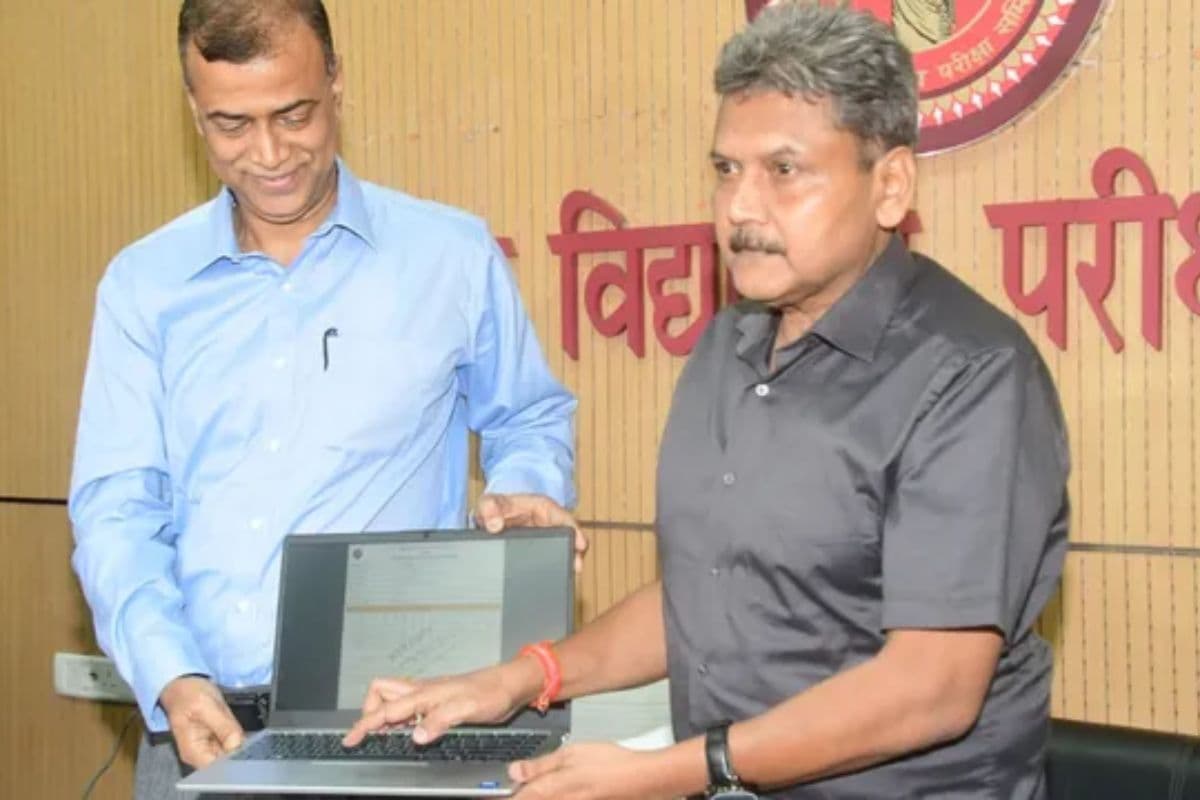 बिहार बोर्ड का फैसला, टॉप 10 छात्रों की हुई बल्ले-बल्ले, लाखों रुपये और लैपटॉप का तोहफा