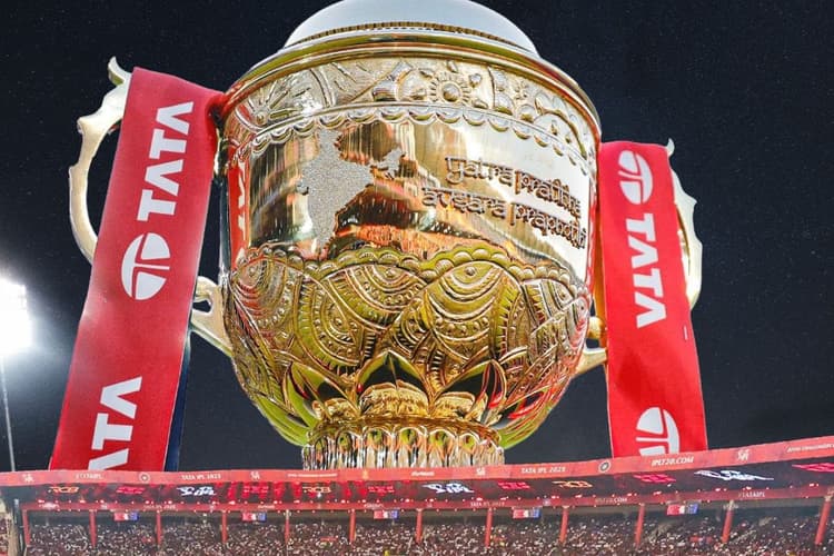 RCB vs SRH IPL 2026: एम चिन्नास्वामी स्टेडियम में बरसेंगे रन या गेंदबाजों की होगी बल्ले-बल्ले