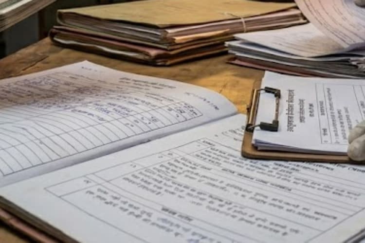 झारखंड: स्वास्थ्य मंत्री के जिले में 'आयुष्मान' घोटाला, कागजों पर 600 ऑपरेशन, मौके पर अस्पताल मिला बंद