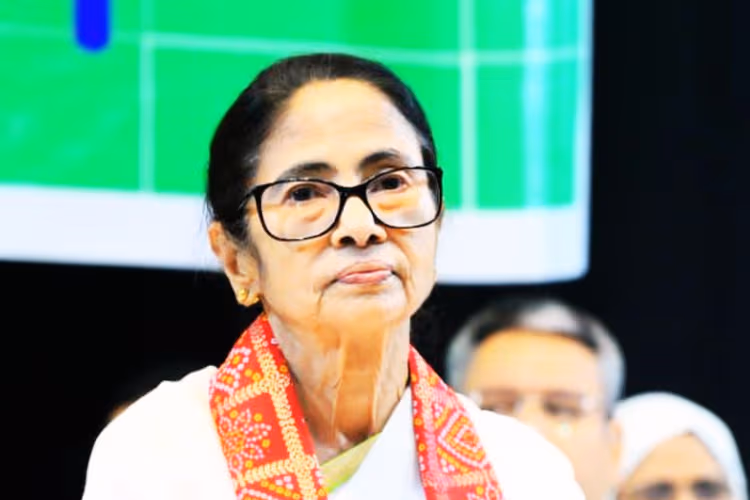 ममता बनर्जी संभाल रहीं थीं 23 पद, बंगाल चुनाव से पहले सभी पदों से दिया इस्तीफा