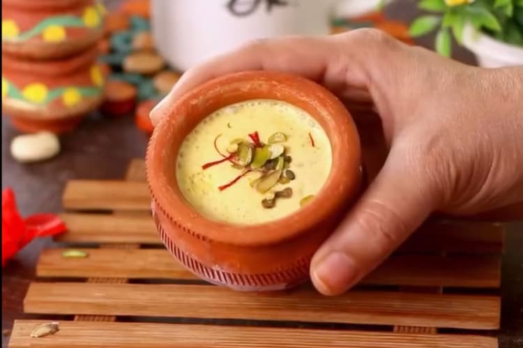 घर पर बनाएं स्वादिष्ट मटका मलाई कुल्फी, रेशू ने बताई रेसिपी