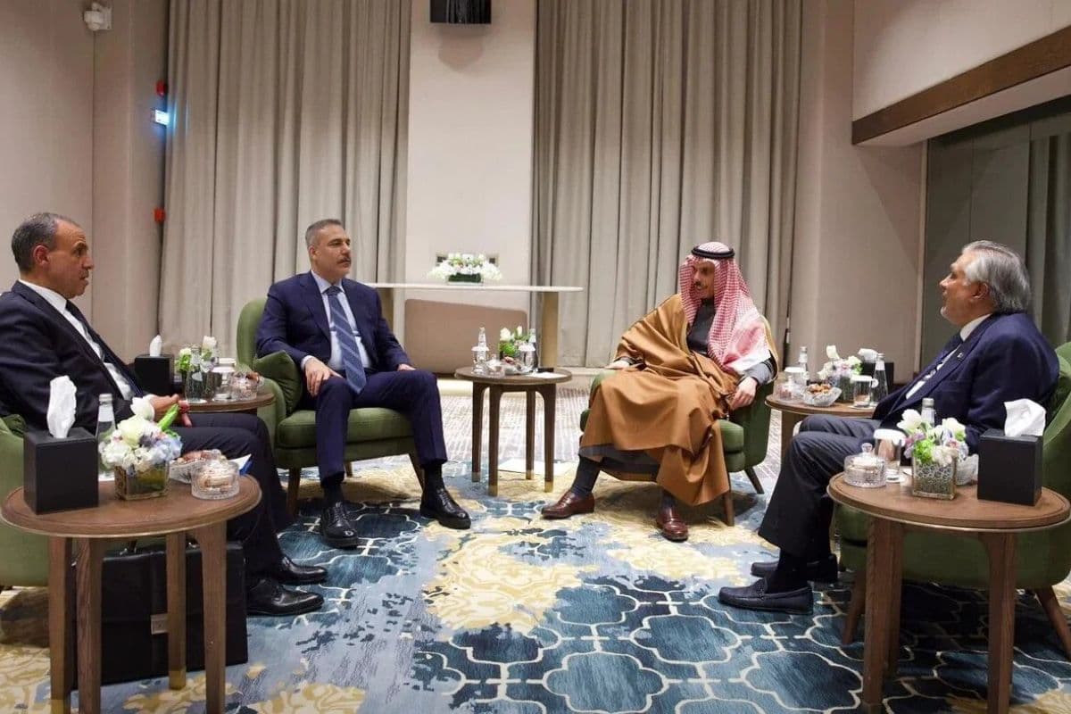 Pakistan us iran mediation peace talks or optics