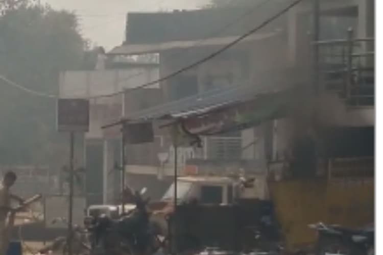 पलामू सिलेंडर ब्लास्ट केस: एजेंसी का लाइसेंस रद्द, पुलिस अधिकारियों और जवानों पर भी चला चाबुक