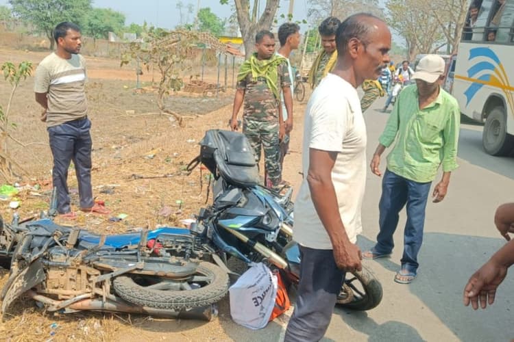Saraikela: दो बाइक की टक्कर में शख्स की मौत, एक गंभीर रूप से घायल