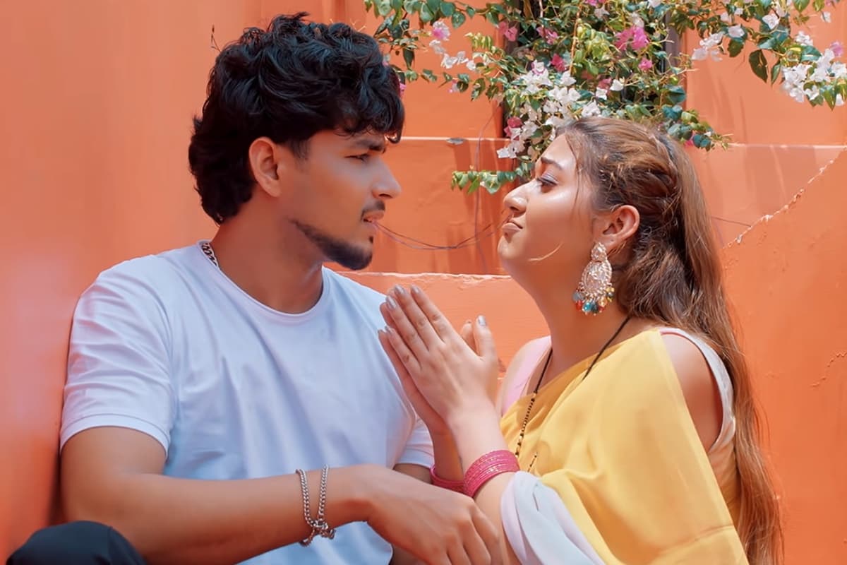 Shivani Singh New Bhojpuri Song Dubaiyan Se Kamaiya