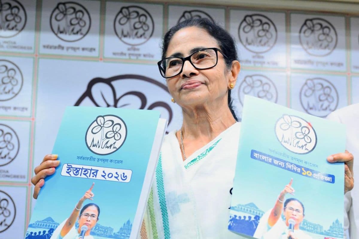 ममता बनर्जी की 10 'महा-प्रतिज्ञाएं': लक्ष्मी भंडार की राशि बढ़ी, बेरोजगारों को भत्ता, जानें दीदी के पिटारे से और क्या निकला