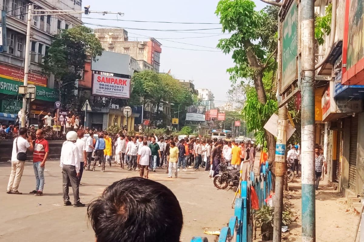 प्रधानमंत्री नरेंद्र मोदी की रैली से पहले कोलकाता में बवाल, रणक्षेत्र में तब्दील हुआ गिरीश पार्क