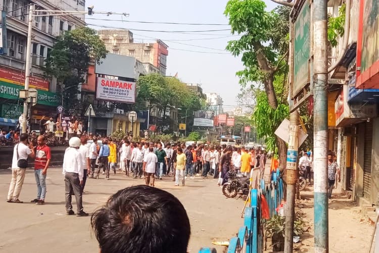 प्रधानमंत्री नरेंद्र मोदी की रैली से पहले कोलकाता में बवाल, BJP-TMC की भिड़ंत से रणक्षेत्र में तब्दील हुआ गिरीश पार्क