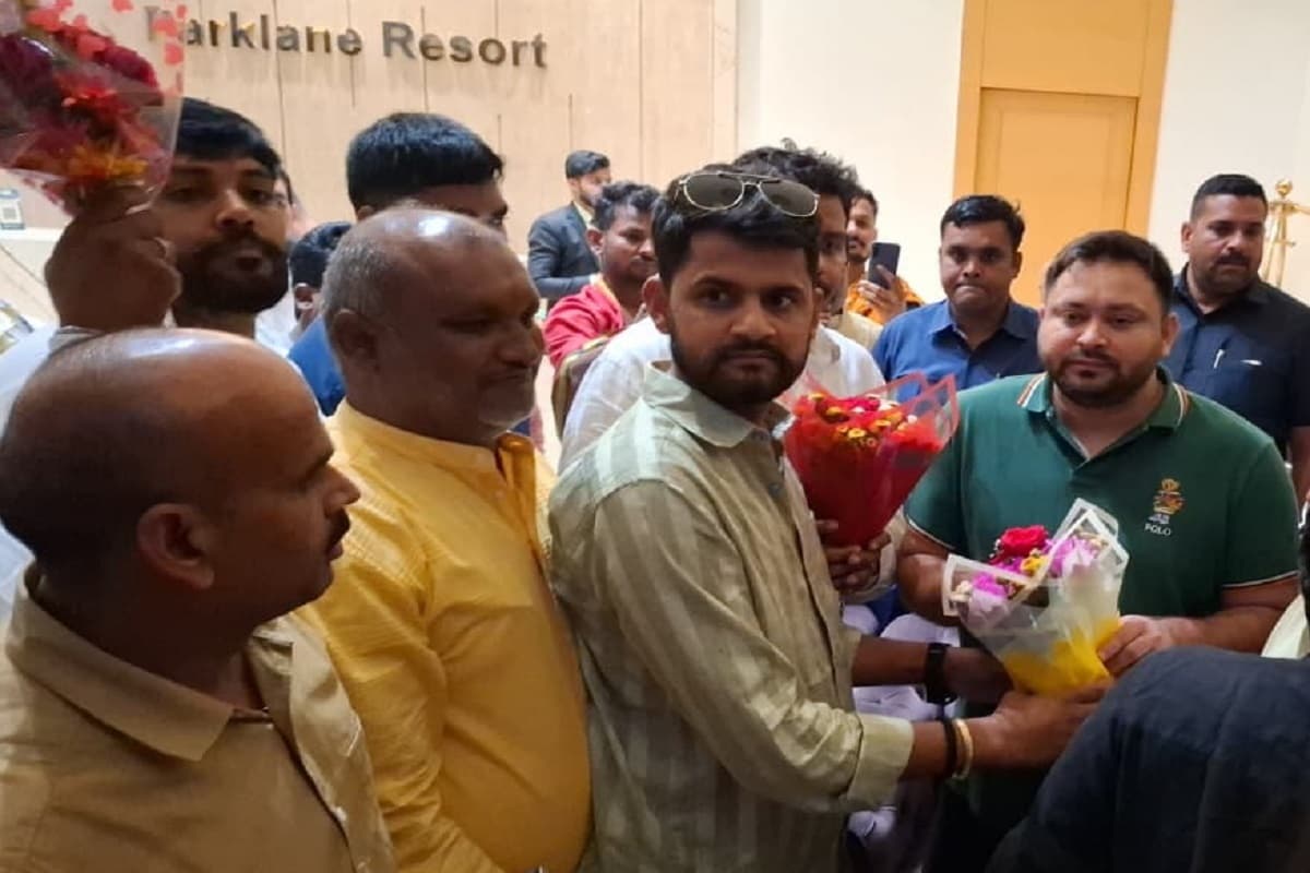 धनबाद के गोविंदपुर में गरजे तेजस्वी यादव, बोले- महाराष्ट्र की तर्ज पर बिहार में हो रहा सत्ता परिवर्तन