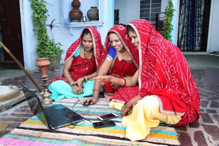 क्या है बीसी सखी योजना और कैसे घर बैठे हो रही है इसमें बंपर कमाई