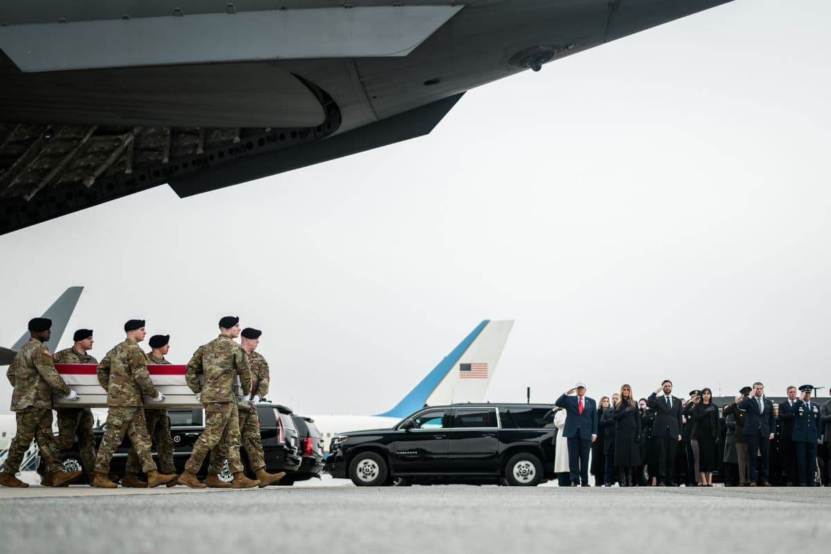 ईरान युद्ध में 6 अमेरिकी सैनिकों की मौत, 140 घायल, 8 की हालत गंभीर: US रक्षा मंत्रालय