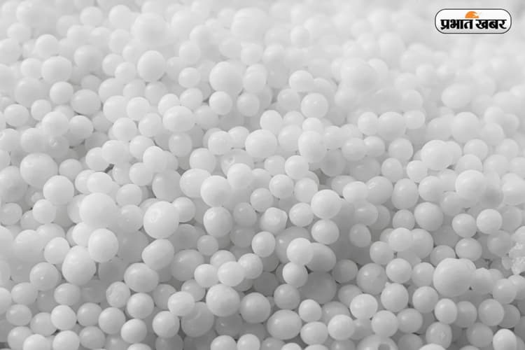 यूरिया का उत्पादन 50% तक घटा, हॉर्मुज तनाव से गैस सप्लाई ठप; खरीफ सीजन से पहले बढ़ी टेंशन