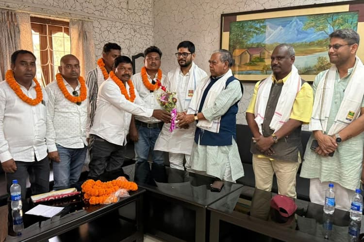 Saraikela: विकास बानरा ने कांग्रेस पार्टी में की घर वापसी