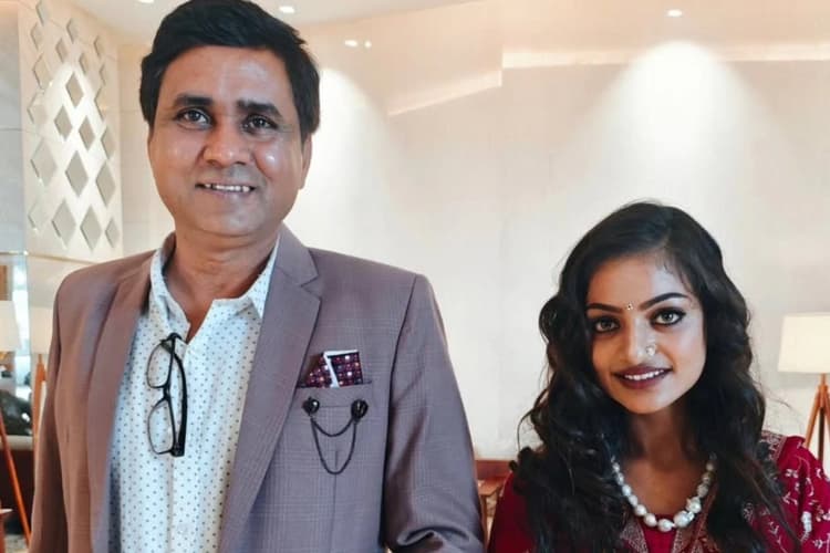 वायरल गर्ल मोनालिसा की फिल्म अब नहीं बनेगी, डायरेक्टर सनोज मिश्रा ने किया पलटवार