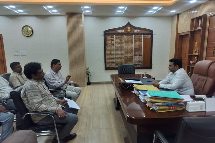 कोल्हान में खुलेगा 'सिल्क पार्क'! चाईबासा में तसर बीज क्षेत्र के विस्तार पर DC और केंद्रीय वैज्ञानिक के बीच बड़ी चर्चा