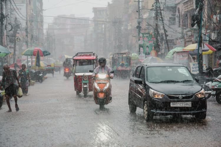बिहार में मौसम विभाग का अलर्ट, बारिश और 40-50 KMPH की रफ्तार से चलेगी हवा