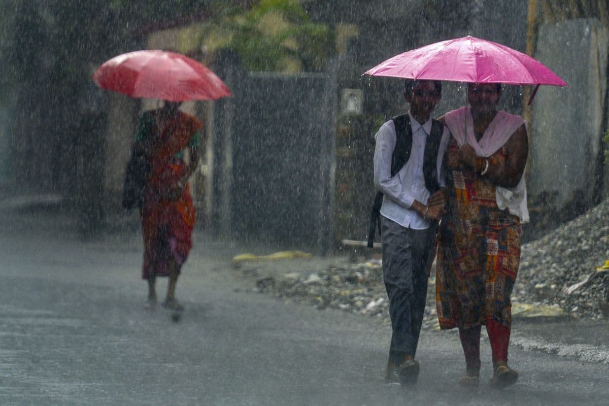 बिहार के 19 जिलों में तेज बारिश का अलर्ट, अगले तीन दिनों में गिरेगा पारा, IMD ने जारी की एडवाइजरी