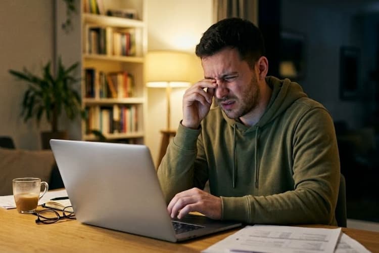 स्क्रीन से थकी आंखों को दें राहत, ट्राई करें न्यूट्रीशनिस्ट श्वेता शाह का तरीका