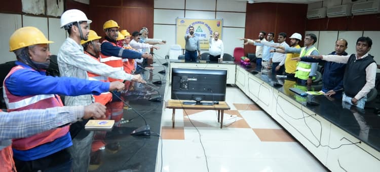 Bokaro News: ऊंचाई पर कार्य में सुरक्षा सर्वोपरि