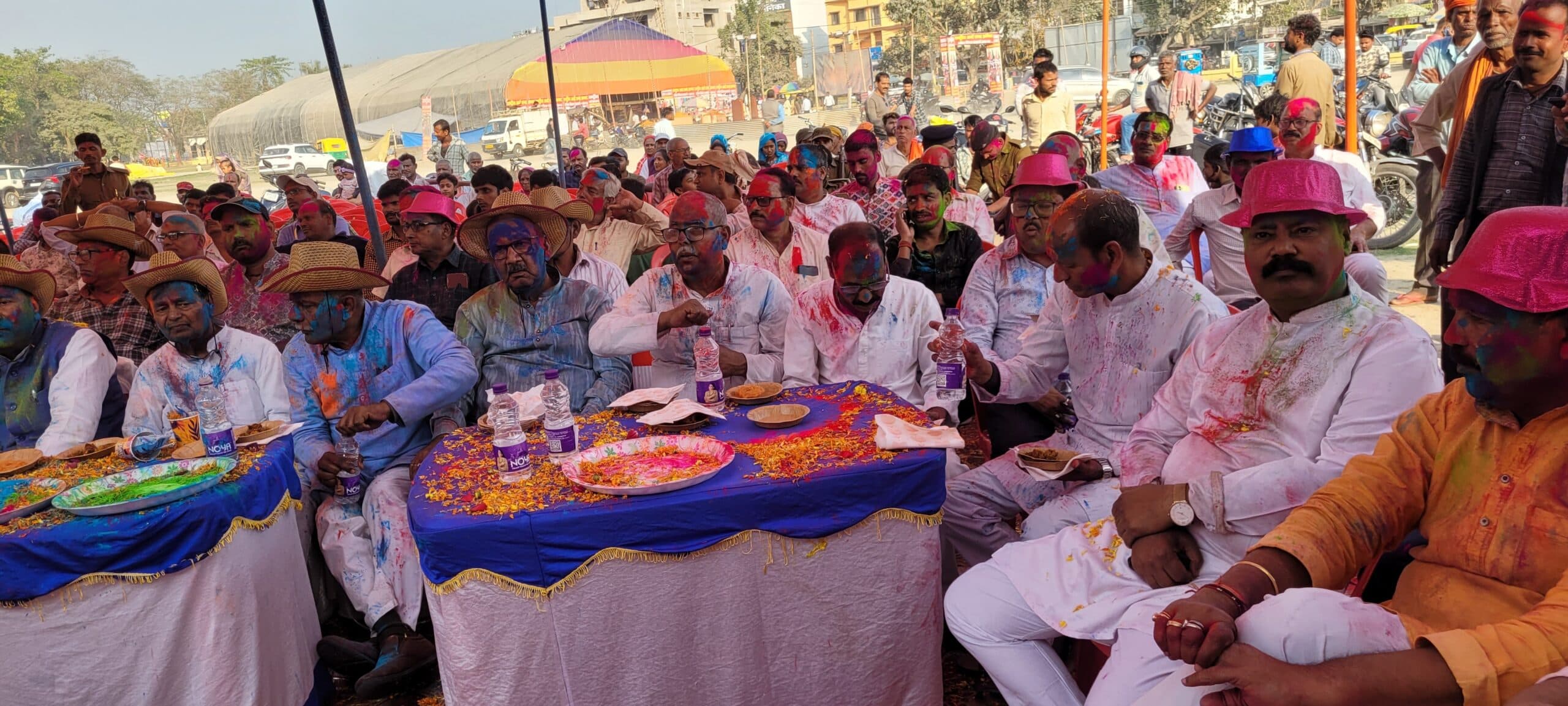 गांधी मैदान में रंग, संगीत और सौहार्द का संगम: होली मिलन समारोह में उमड़ा जनसैलाब