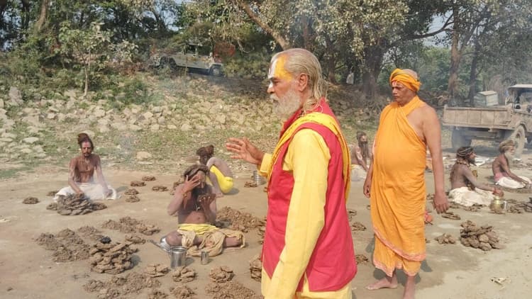 हरिद्वार से देवघर तक पैदल धर्मयात्रा के दौरान अगुवानी पहुंचे साधु संतों का किया स्वागत