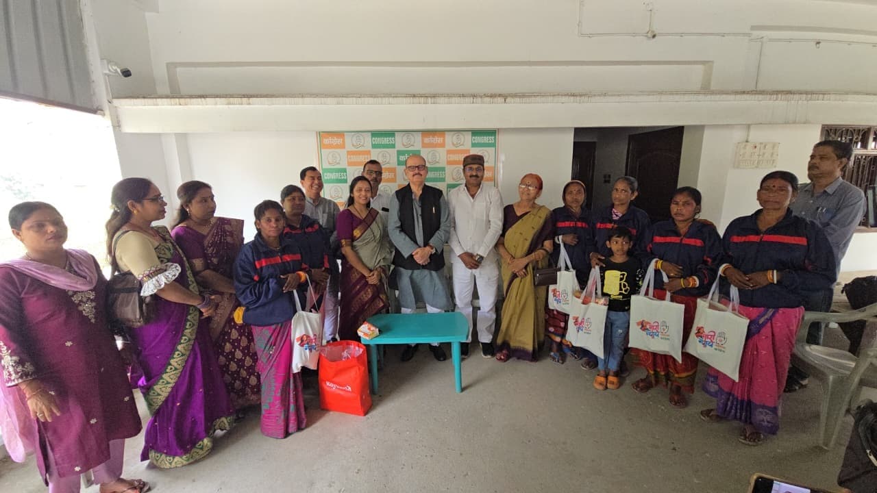 महिला दिवस पर स्वच्छता कर्मियों का किया गया सम्मानित