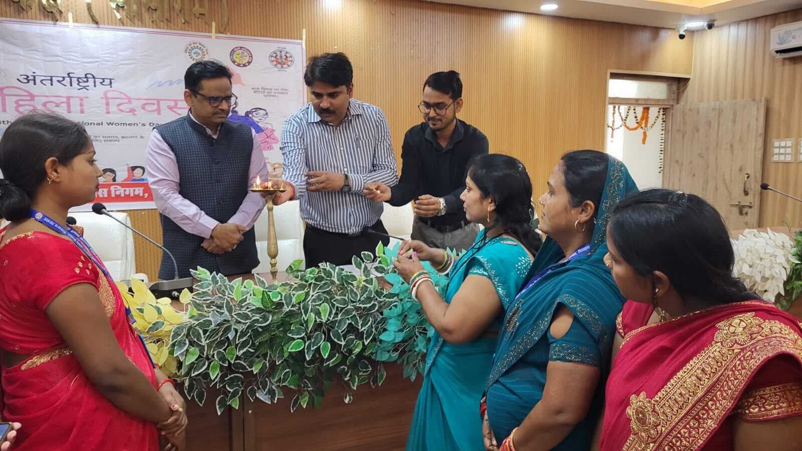 महिलाएं समाज और परिवार की आधारशिला : डीडीसी