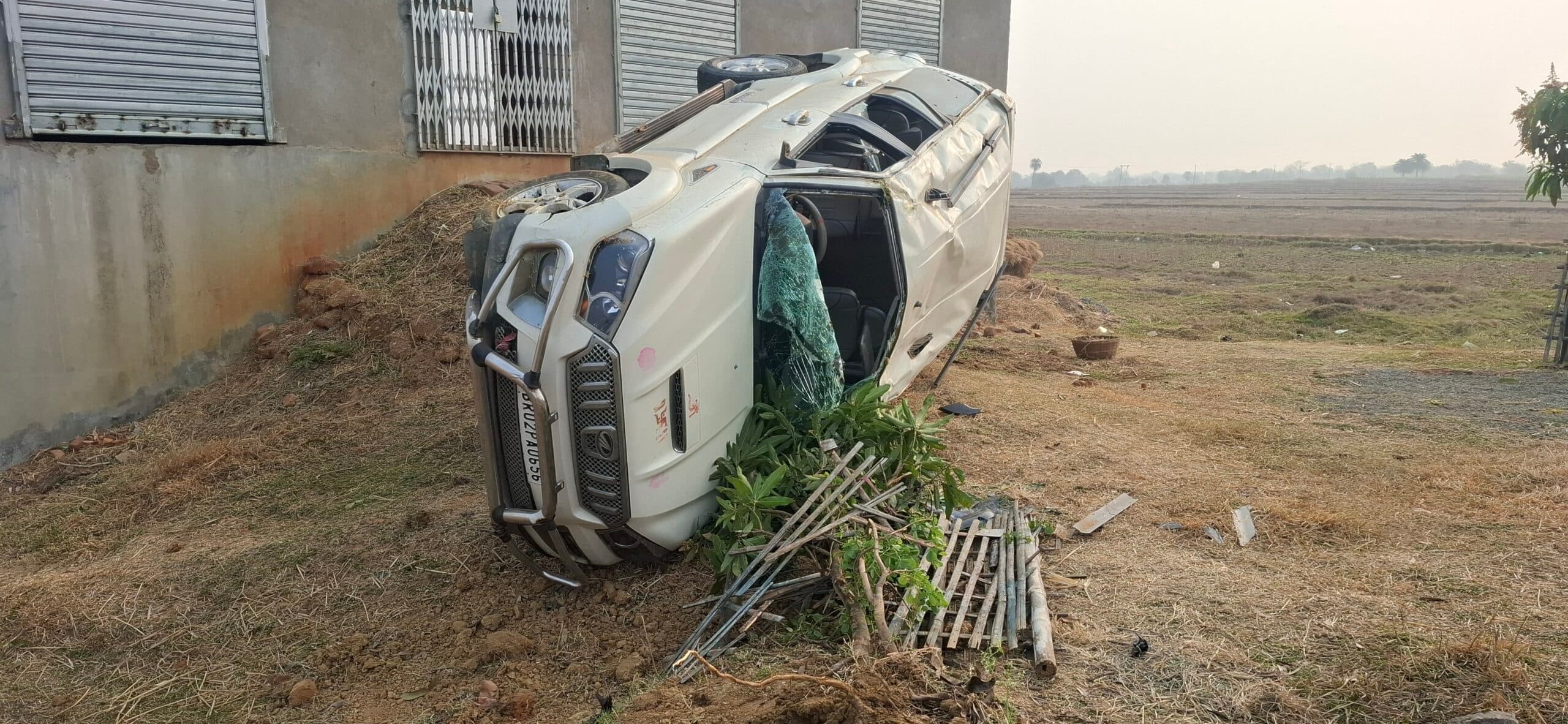 Giridih News :एसयूवी पलटने से पांच जख्मी