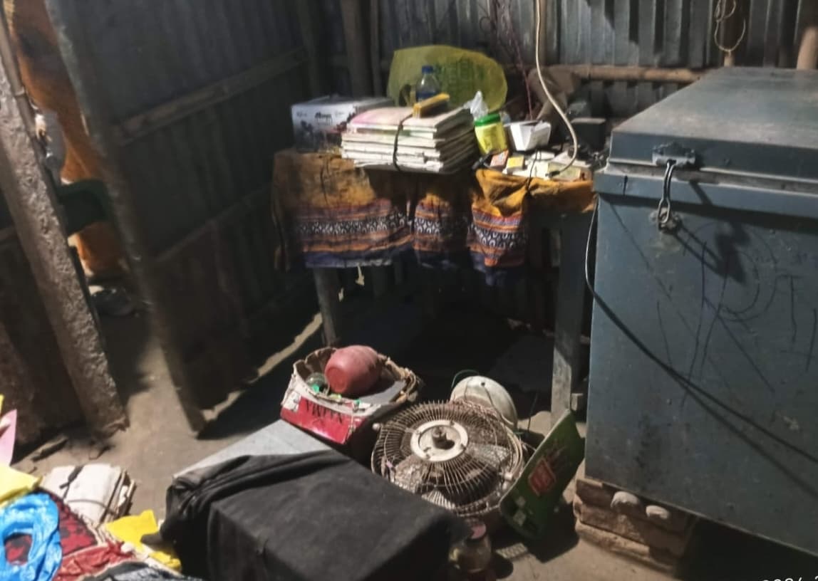 घर के नीचे जमीन खोदकर चोरी, आभूषण व नकद सहित लाखों की संपत्ति ले उड़े चोर