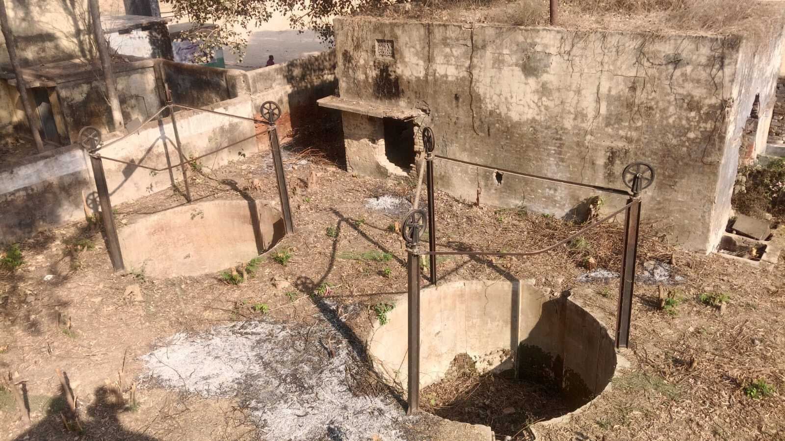 एसकेआर कॉलेज में क्रैकिंग प्लांट के भारी लोहे के ढक्कन गायब, सीनेटर ने कुलपति से की जांच की मांग