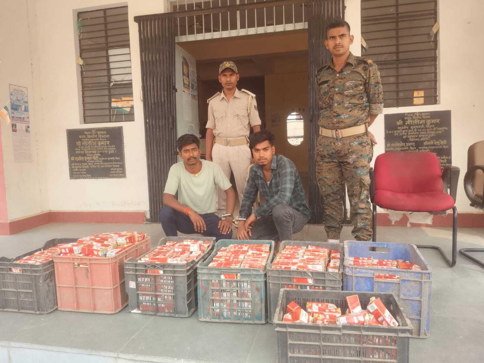 वाहनों से 272 लीटर विदेशी शराब बरामद, चार तस्कर गिरफ्तार