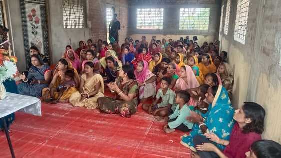 सखी मंडल की महिलाओं ने साझा की सफलता की कहानियां, नुक्कड़ नाटक के माध्यम से फैलायी जागरूकता