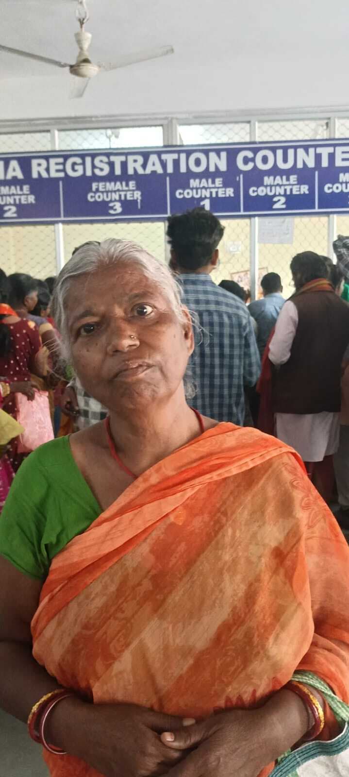 Dhanbad News: एसएनएमएमसीएच : आधार से मोबाइल नंबर लिंक नहीं होने पर नहीं बन रही ओपीडी पर्ची