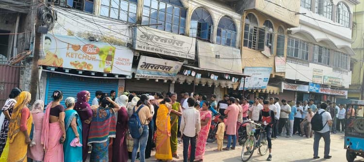 कटिहार में एलपीजी गैस का संकट गहराया, एजेंसी के बाहर लग रहीं कतारें