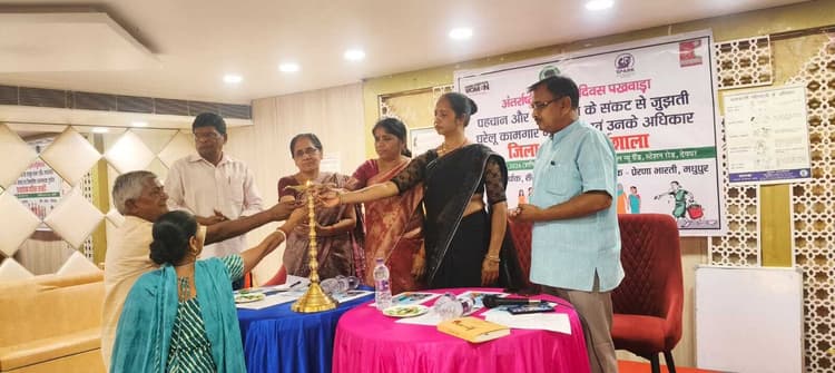 Deoghar news : कार्यशाला में घरेलू कामगार महिलाओं की समस्याओं पर चर्चा, अधिकारों के बारे में बताया