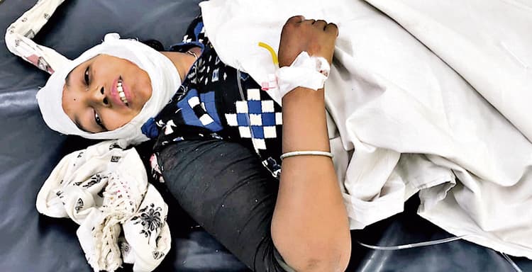 Sambalpur News : तेज रफ्तार कार की टक्कर से महिला की मौत, एक ही परिवार के आठ घायल