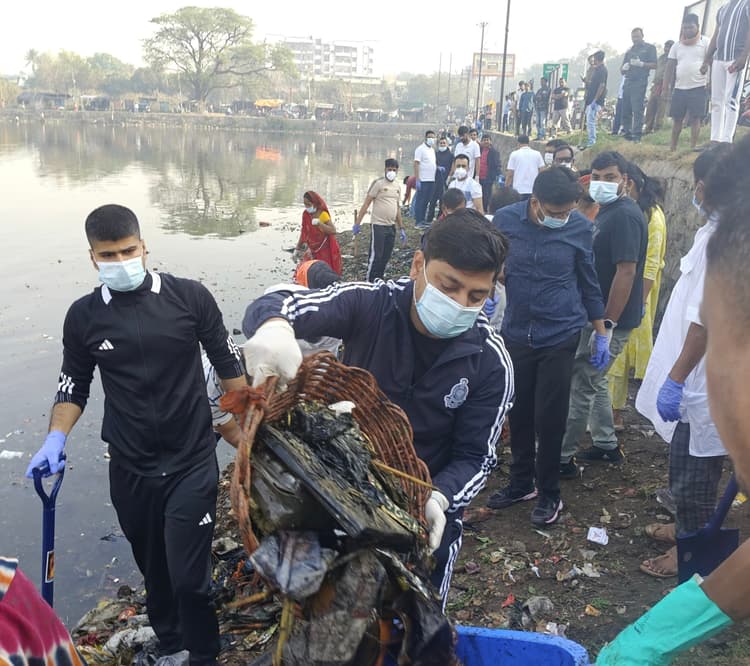 Dhanbad News: स्वच्छता व पर्यावरण संरक्षण का दिया संदेश