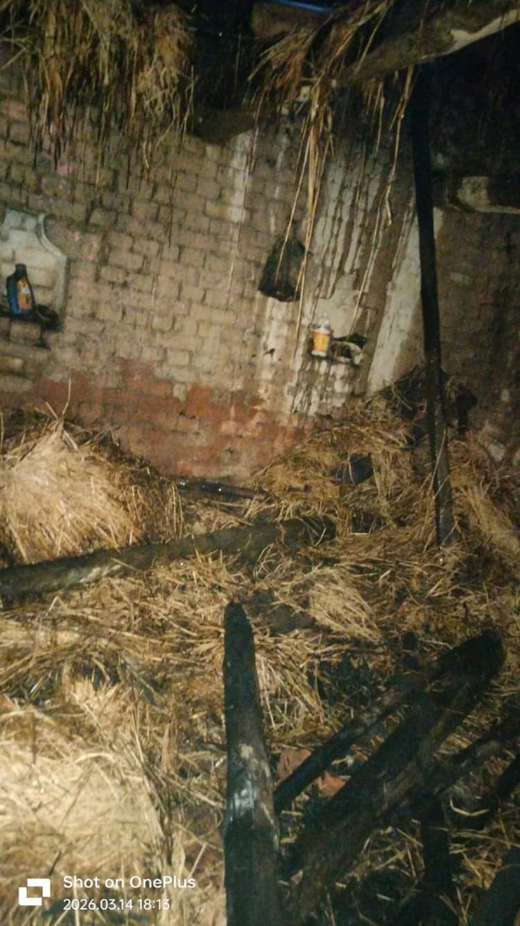 Bokaro News : शॉर्ट सर्किट से घर में लगी आग, हजारों की संपत्ति जली