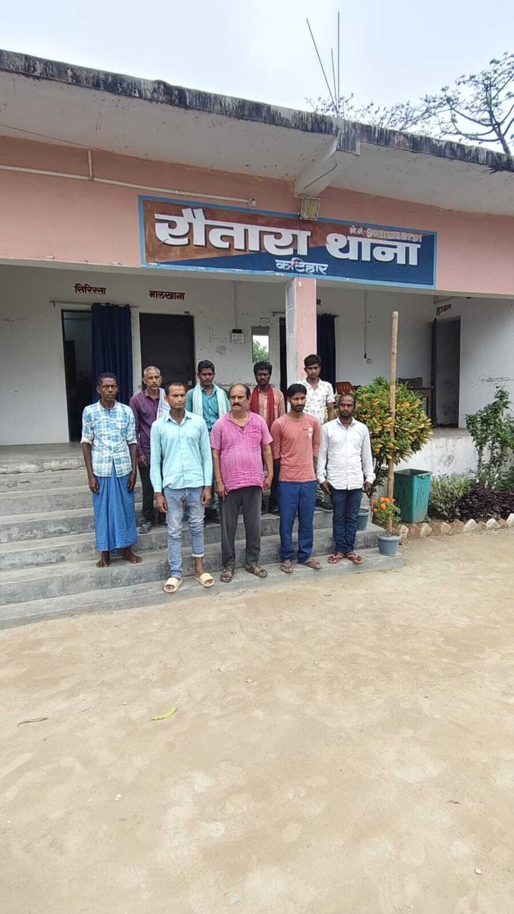 शराब पीने के आरोप में नौ लोग गिरफ्तार