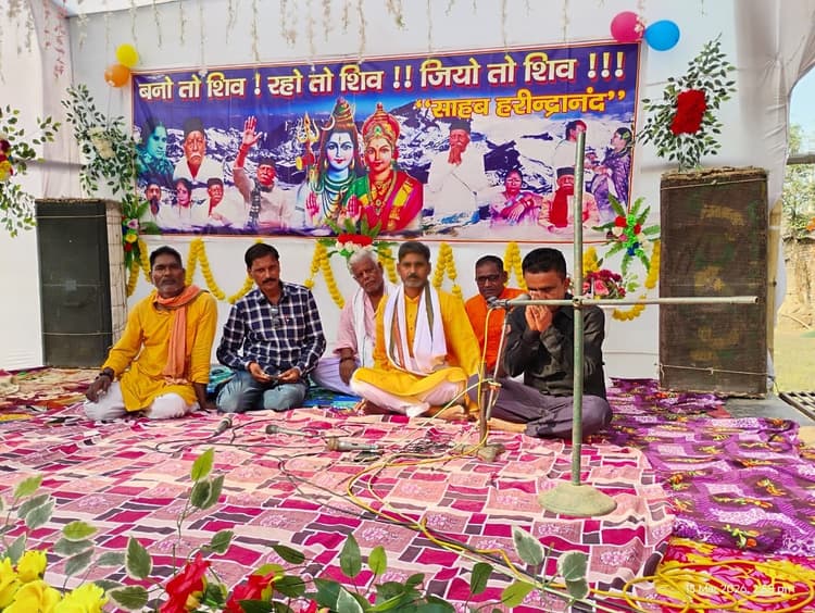 शिवचर्चा से मन को शांति व जीवन से नकारात्मकता होती है दूर