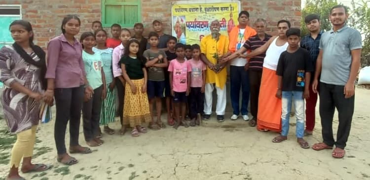 मानव को जीवन में 10 पेड़ लगाकर पांच वर्ष तक रक्षा करना चाहिए :रामविलास शांडिल्य